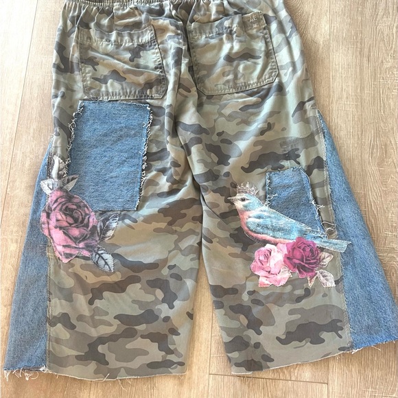 Upcycled American Eagle Outfitters Camouflage Artistic Patch Shorts sz M - Picture 6 of 11